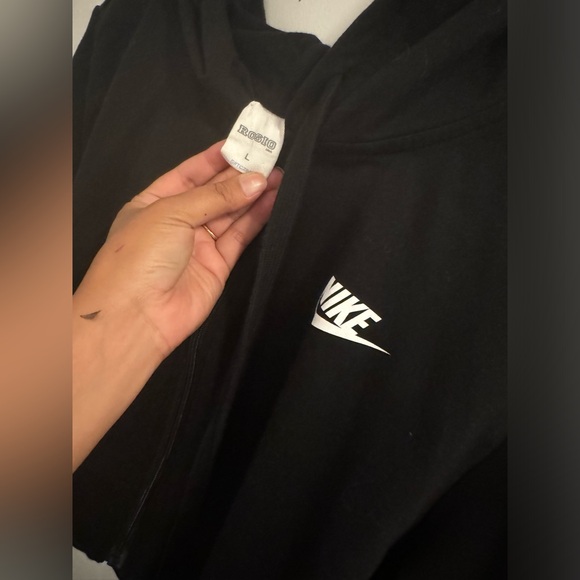 Nike - Picture 3 of 3